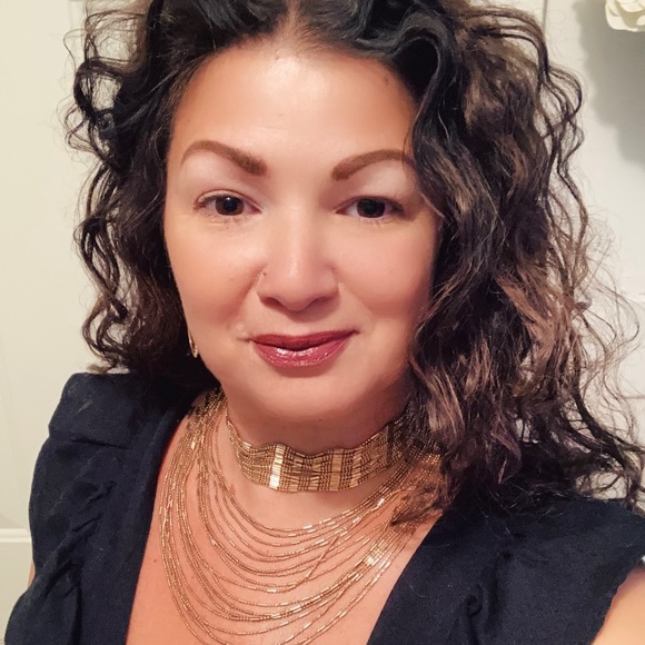 Meet your Posher, Andrea - Picture 4 of 5